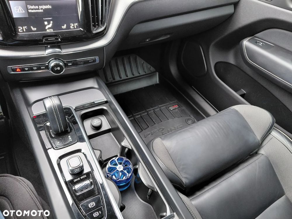 Volvo XC 60 B5 D AWD R-Design - 25