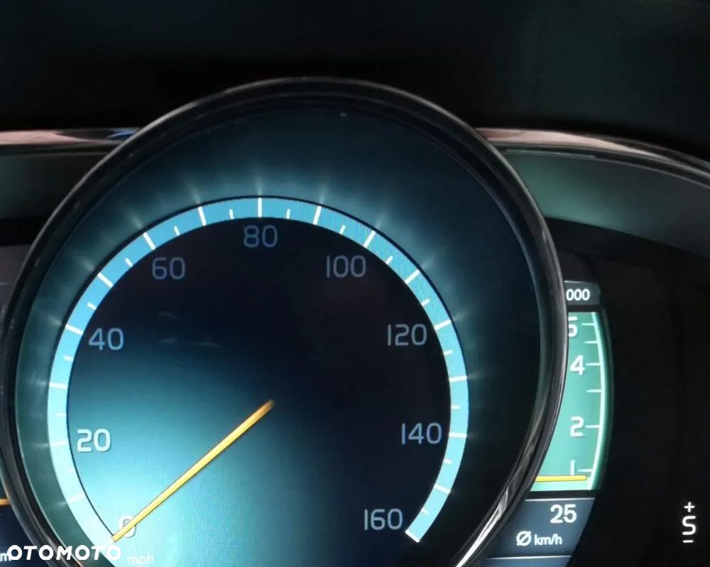 Volvo XC 60 T6 AWD Momentum - 21