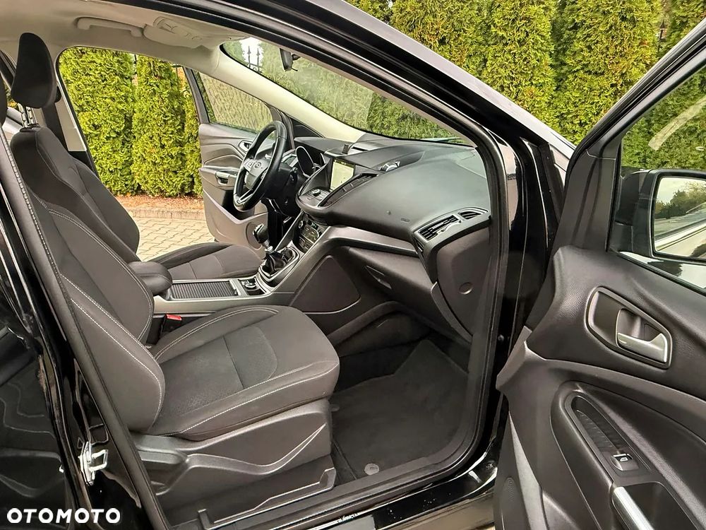 Ford Kuga 1.5 EcoBoost 2x4 Titanium - 16