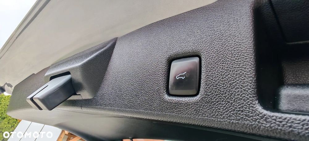 Ford Kuga 2.5 Duratec PHEV ST-LINE X - 38