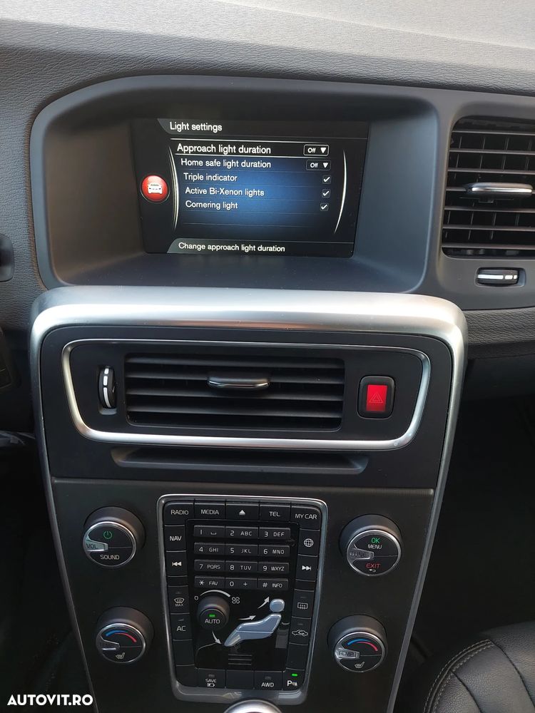 Volvo V60 D6 Plug-In-Hybrid AWD Geartronic Summum - 27