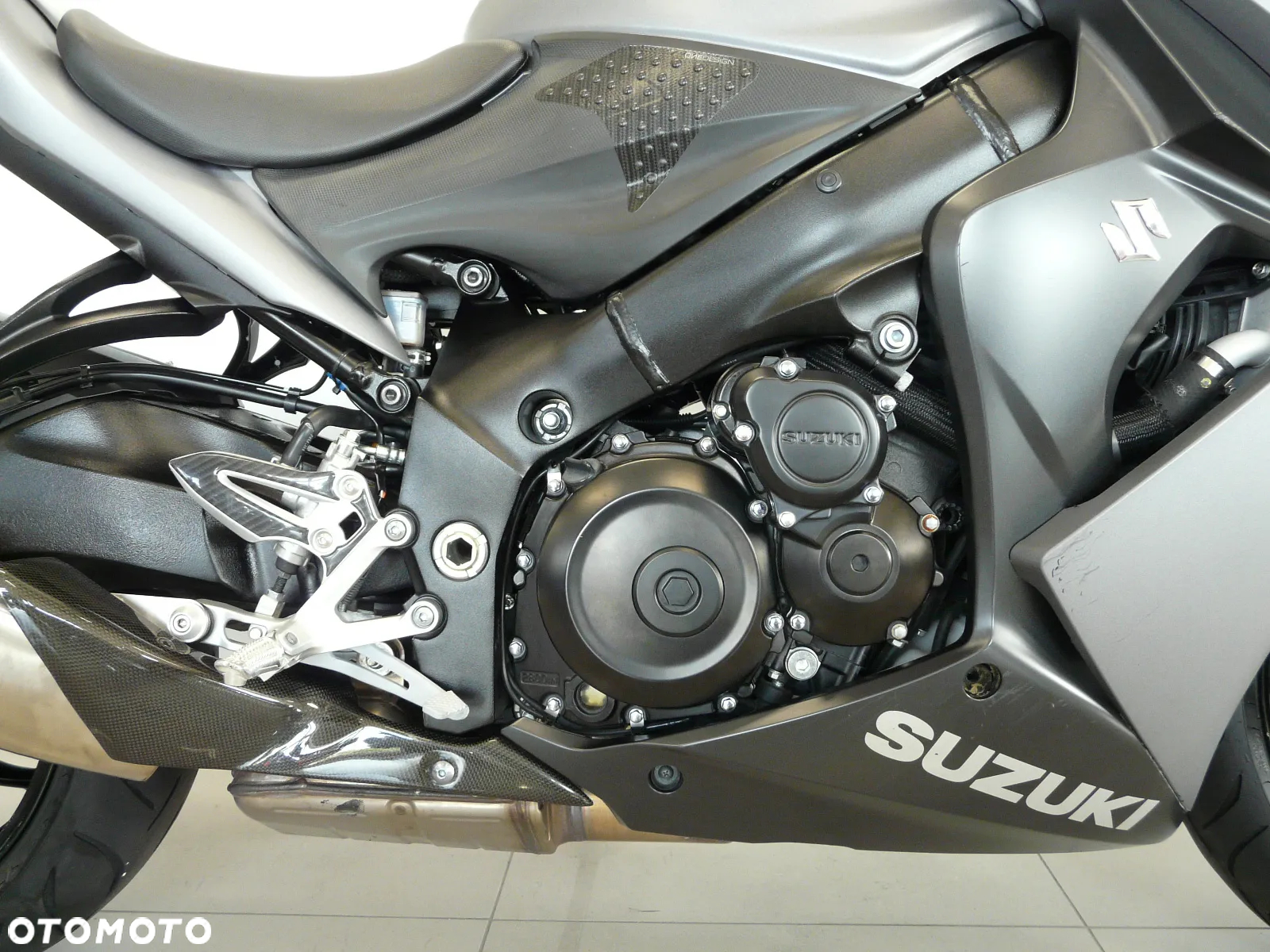Suzuki GSX 1000 - 24