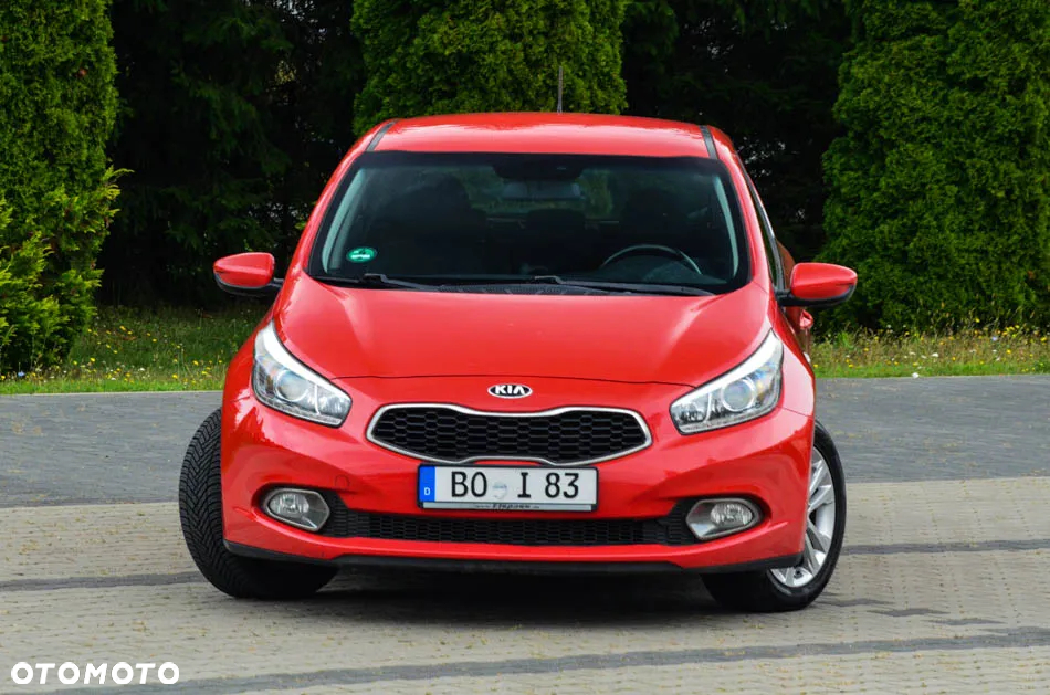 Kia Ceed 1.6 CRDi 128 Fifa World Cup Edition - 2