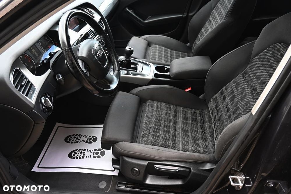 Audi A4 Limousine - 30