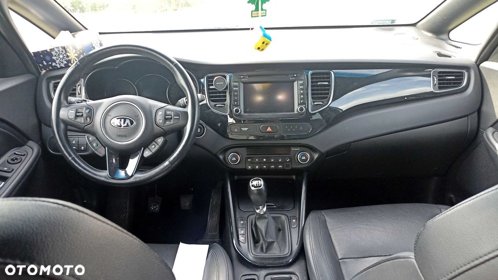 Kia Carens - 8