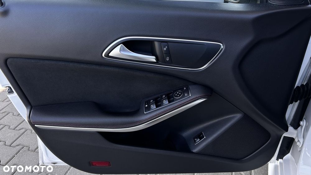 Mercedes-Benz CLA - 10
