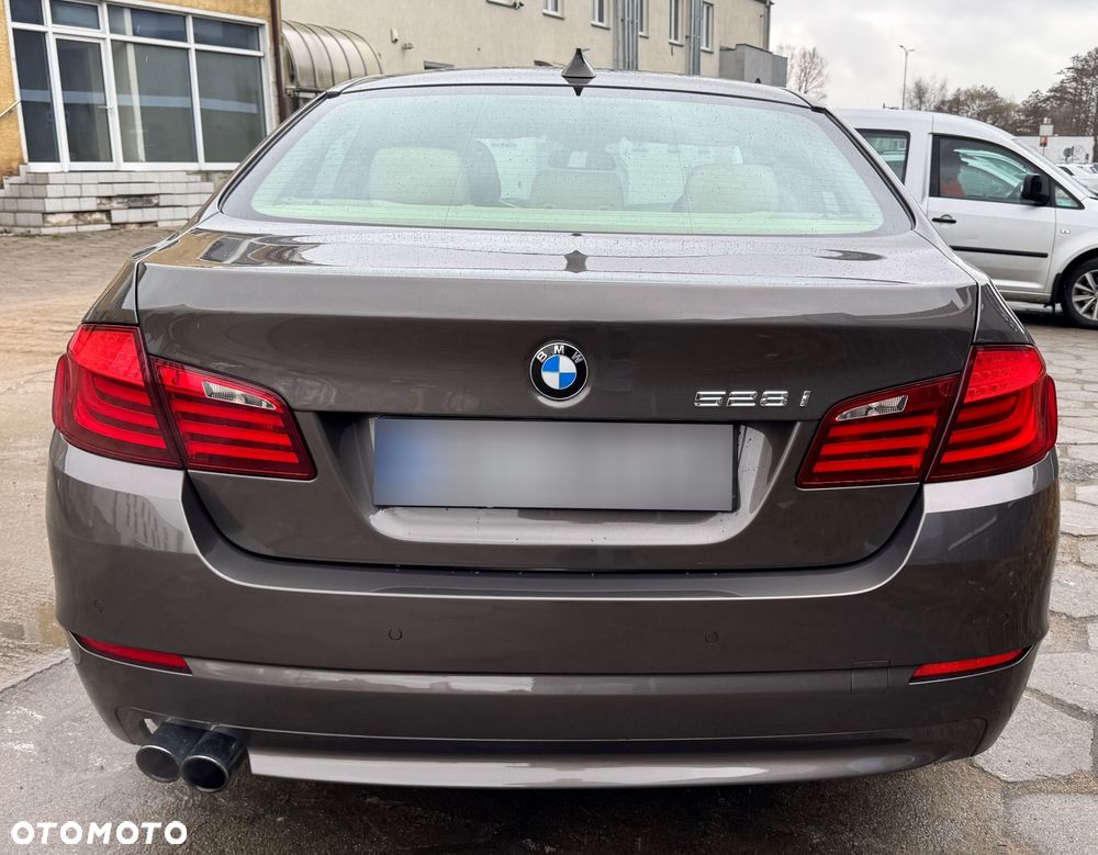 BMW Seria 5 528i xDrive Modern Line - 3