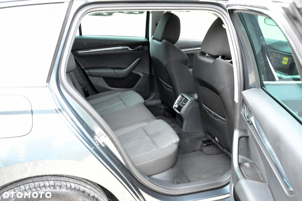 Skoda Octavia 2.0 TDI SCR Style DSG - 38