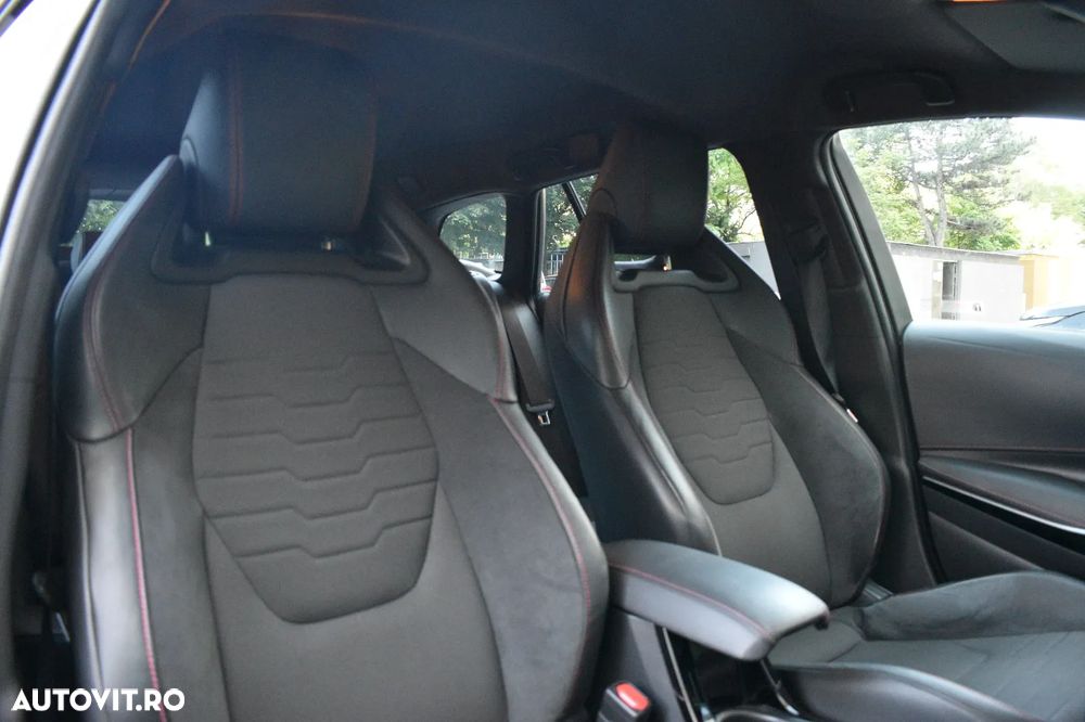 Toyota Corolla 2.0 Lounge - 12