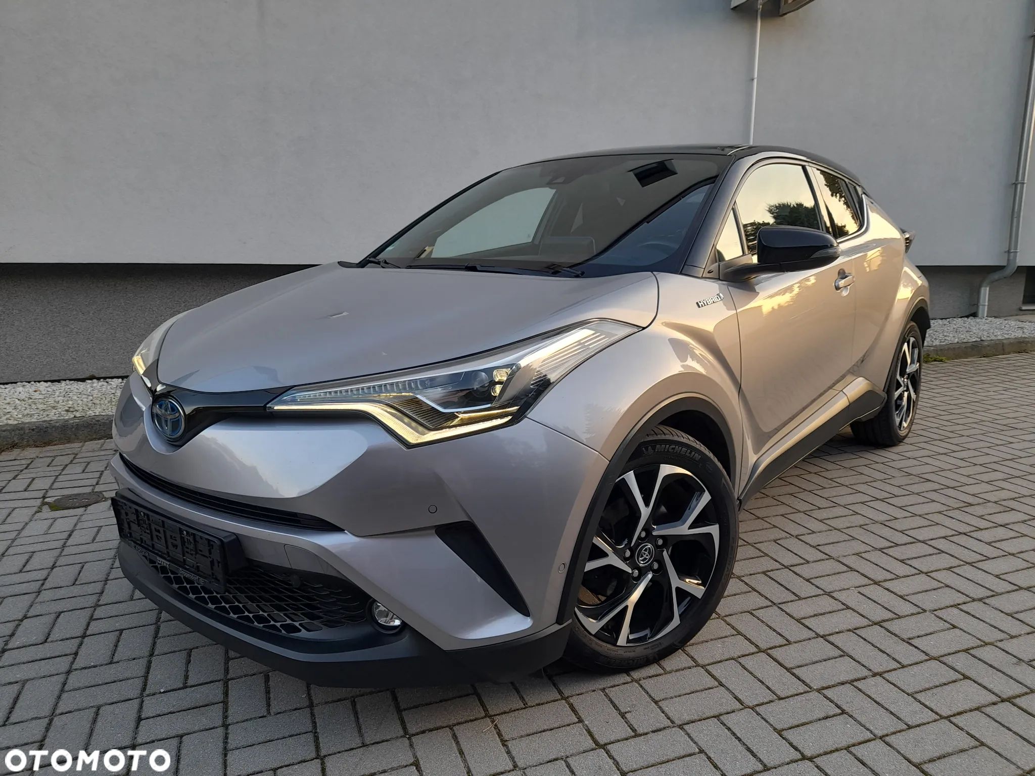 Toyota C-HR 1.8 Hybrid Dynamic - 1