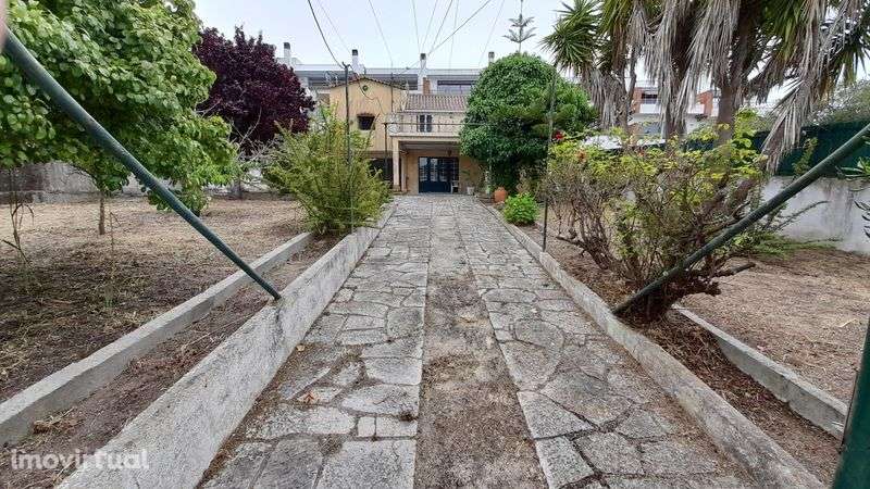 Vende-se vivenda em lote com 806m2 - Grande imagem: 2/11