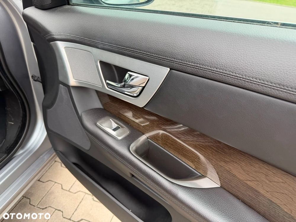 Jaguar XF 3.0 V6 D Premium Luxury - 15