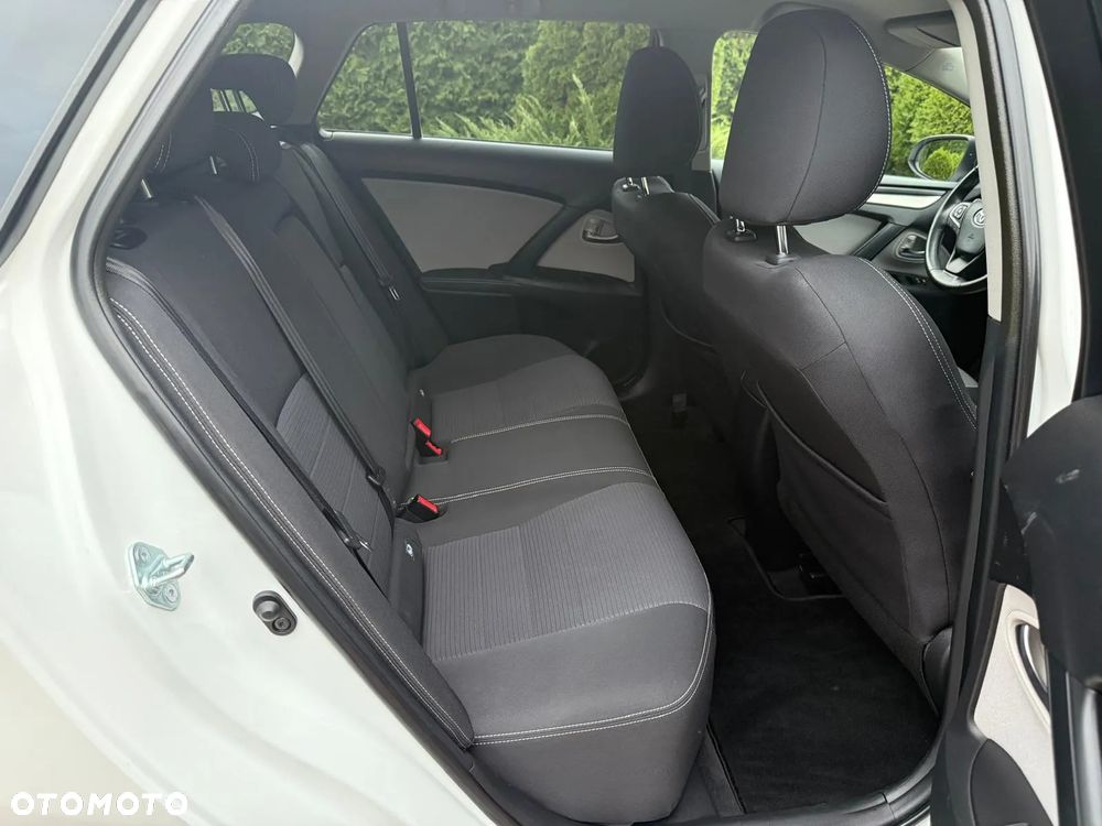 Toyota Avensis 2.0 D-4D Premium - 15