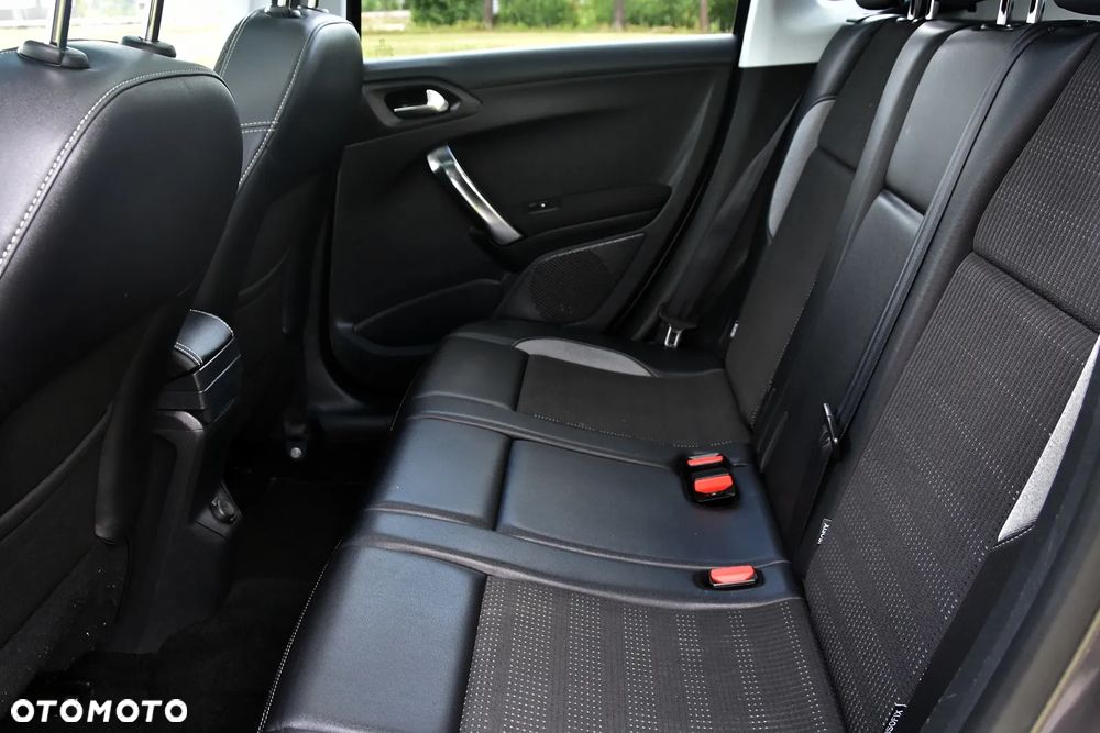 Peugeot 2008 1.2 Pure Tech Allure S&S - 27