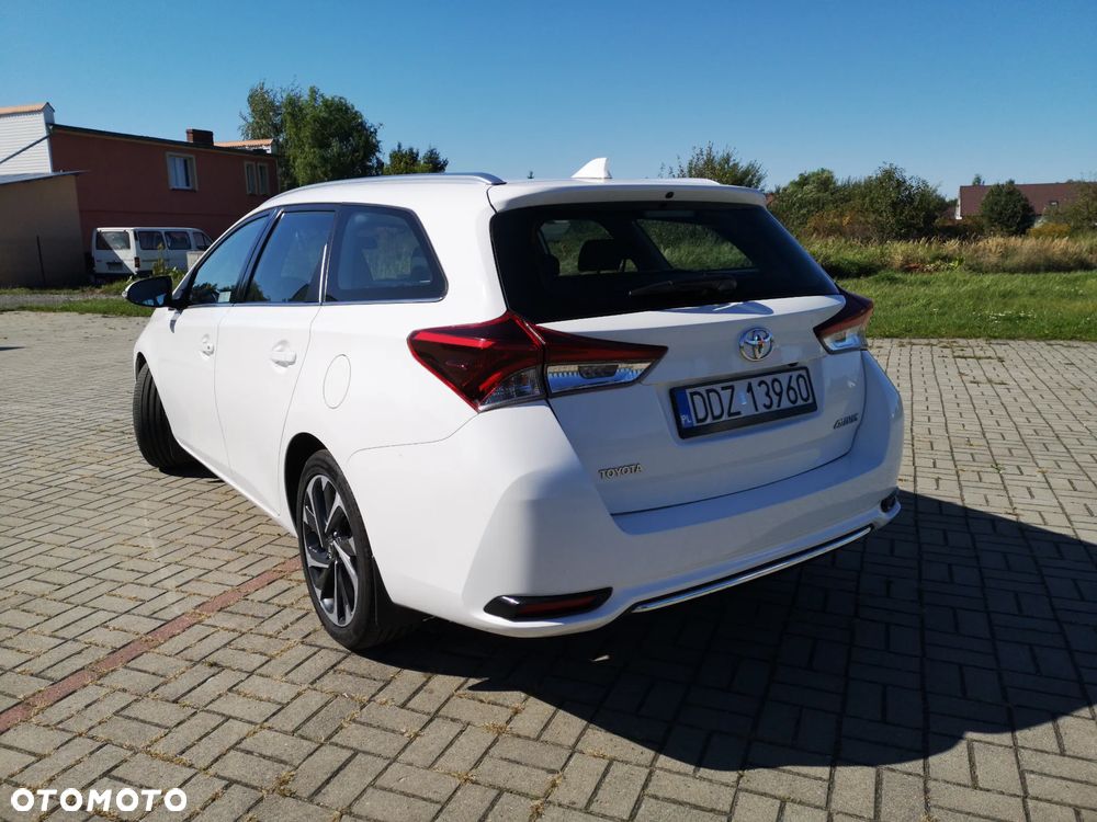 Toyota Auris 1.4 D-4D Premium - 4