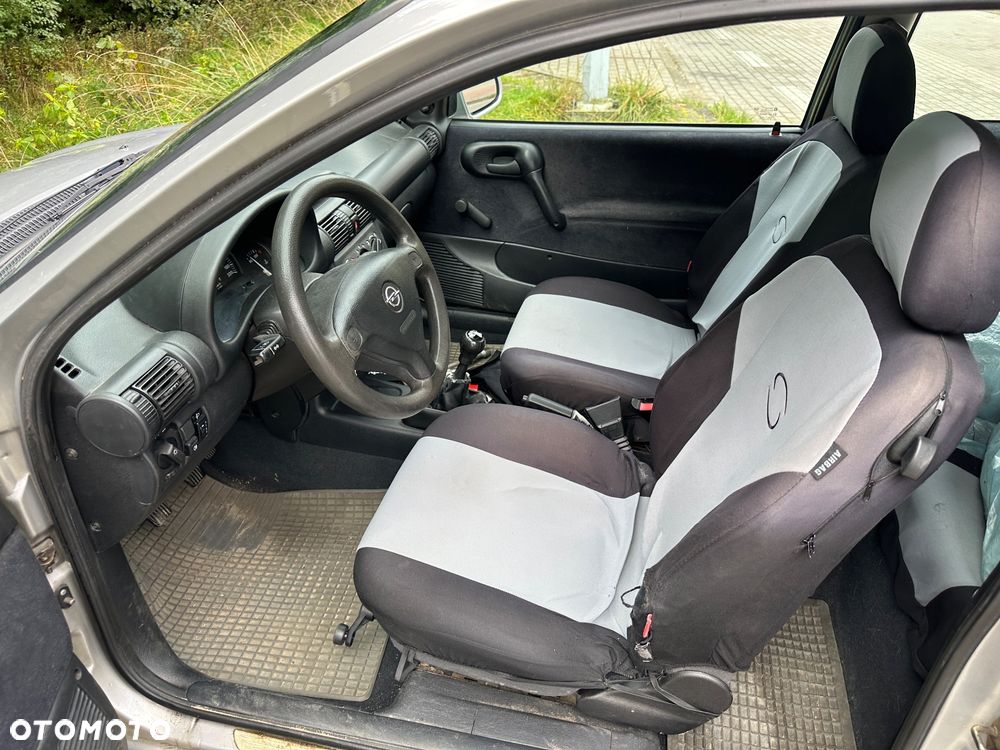 Opel Corsa 1.2 City 16v - 3