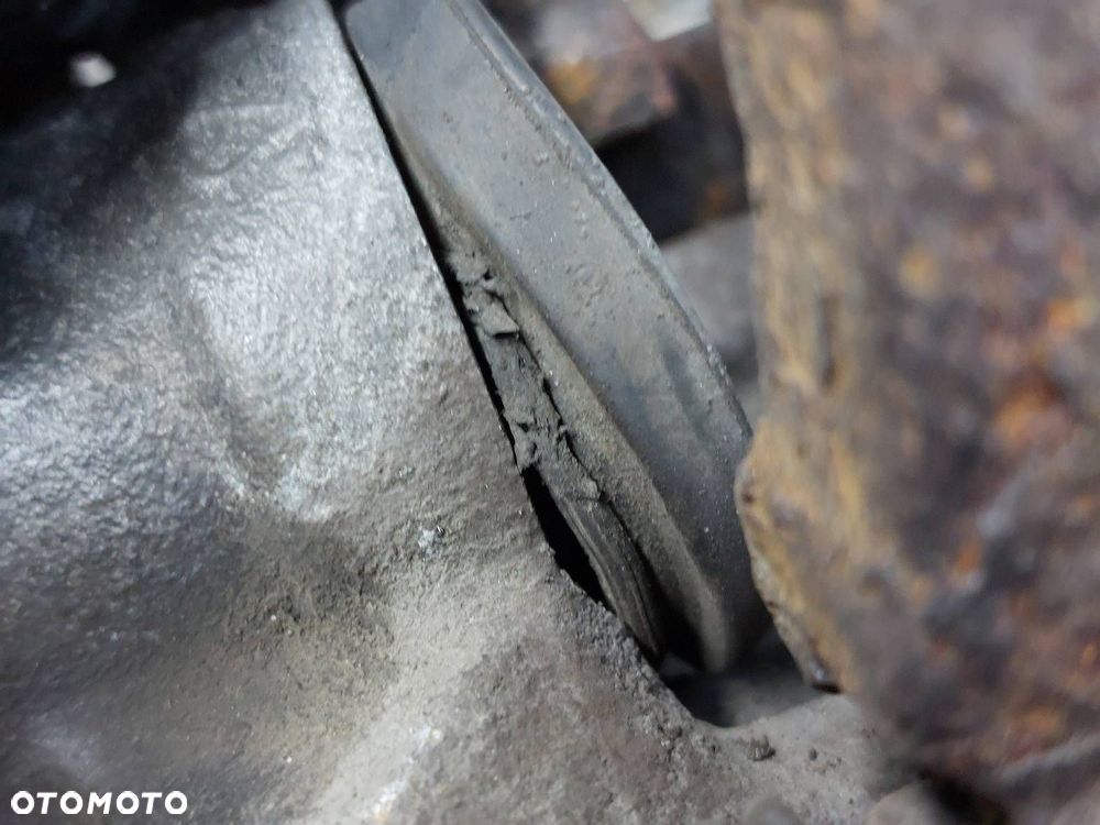 ZACISK HAMULCOWY LEWY TYŁ + PRAWY TYŁ VOLKSWAGEN PASSAT B5 - 6