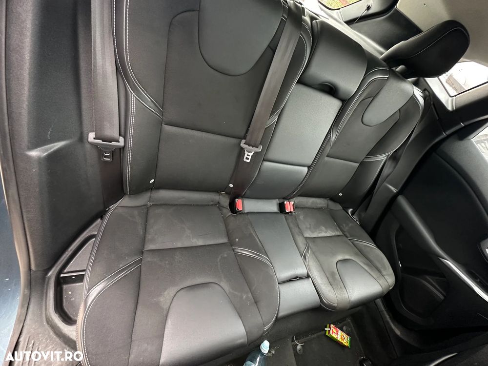 Dezmembrez piese Volvo V40 - 5