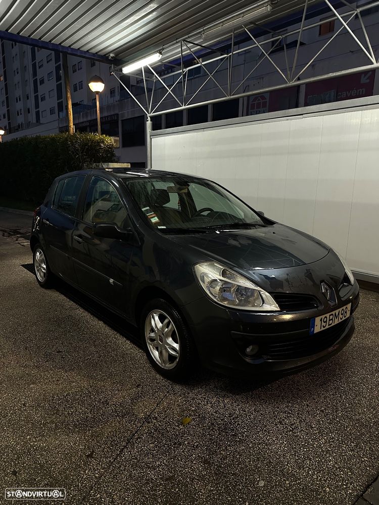 Renault Clio 1.2 16V Confort - 2