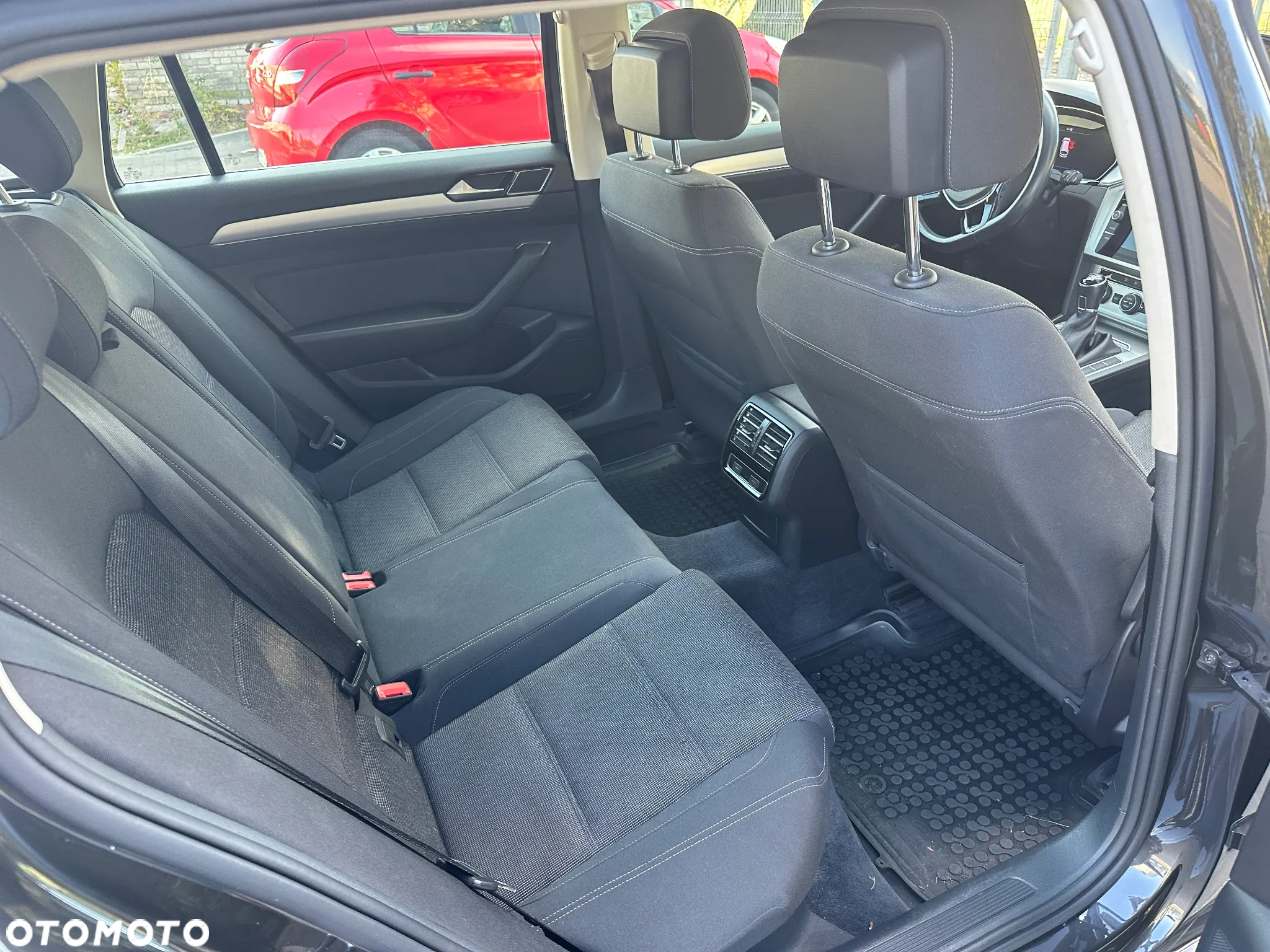 Volkswagen Passat - 12