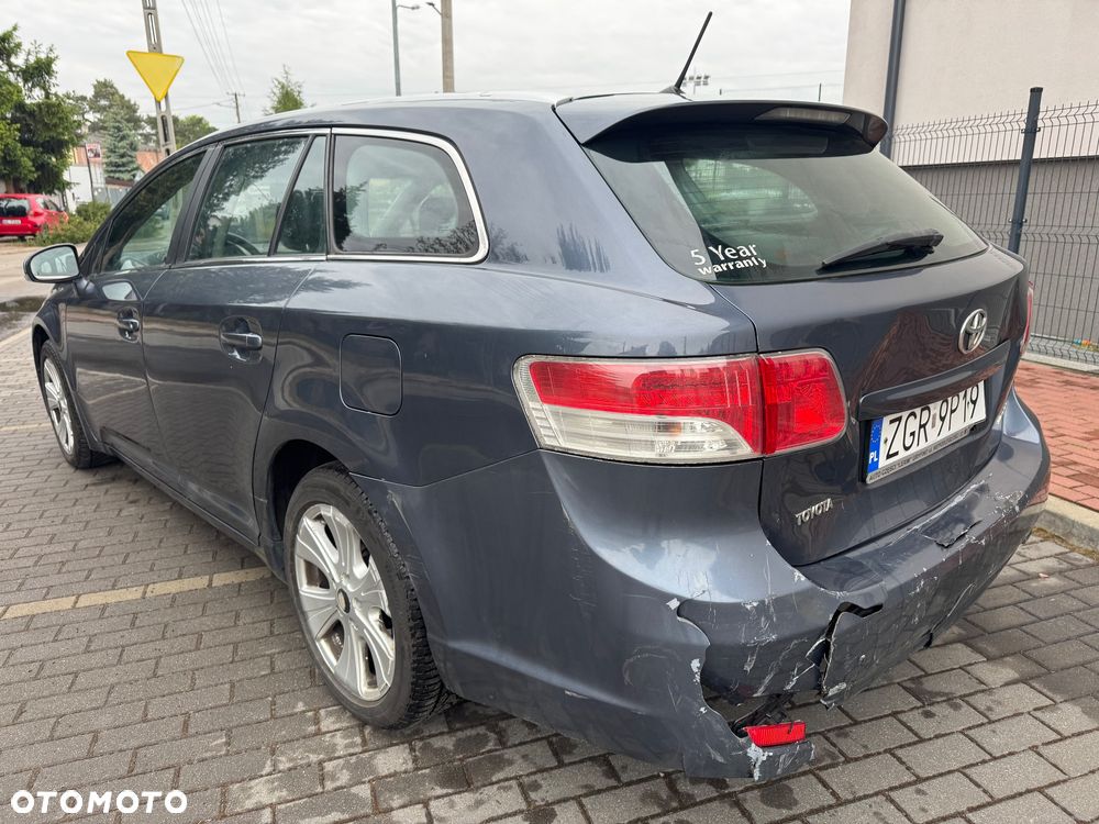 Toyota Avensis - 8