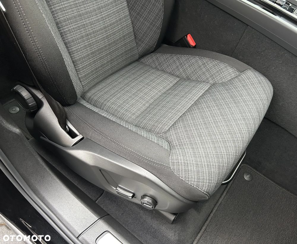 Volvo XC 60 B4 D AWD Momentum Pro - 22