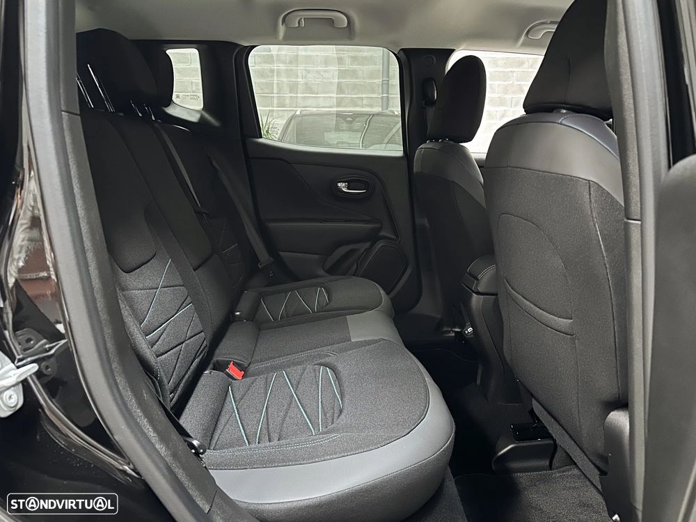 Jeep Renegade 1.3 T-GDI 4xe Auto Limited - 36