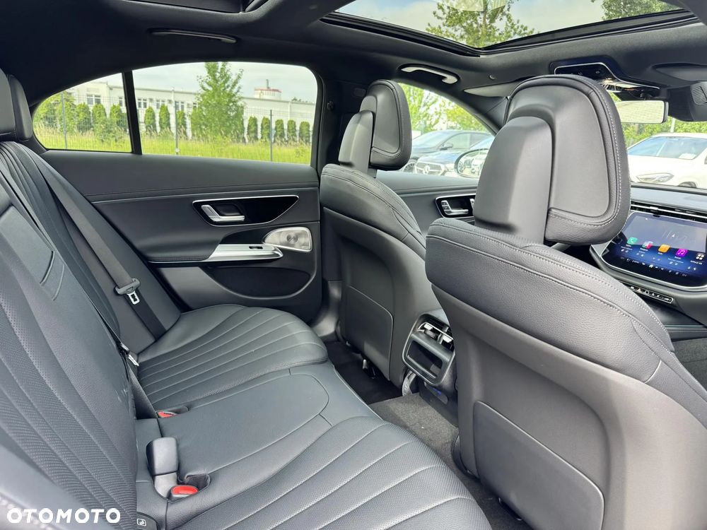 Mercedes-Benz Klasa E 220 d mHEV 4-Matic AMG 9G-Tronic - 19