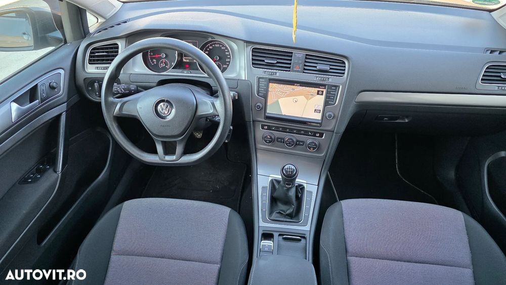 Volkswagen Golf - 6