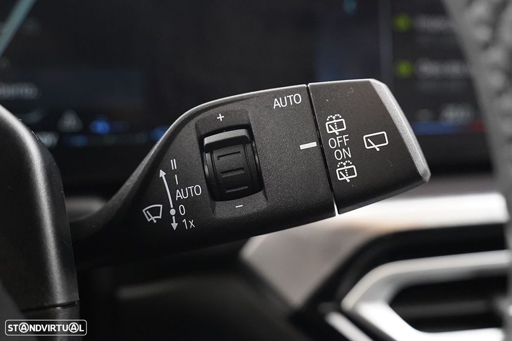 BMW 330 e Pack Desportivo M Auto — fotografia 17