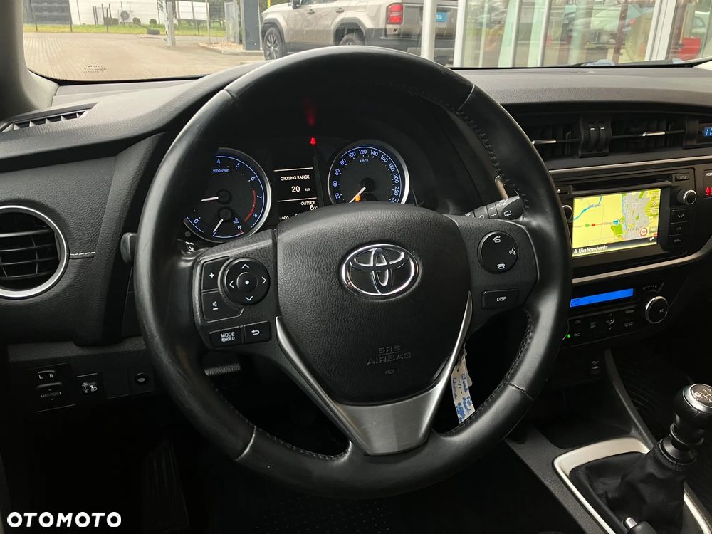 Toyota Auris 1.6 Premium - 18