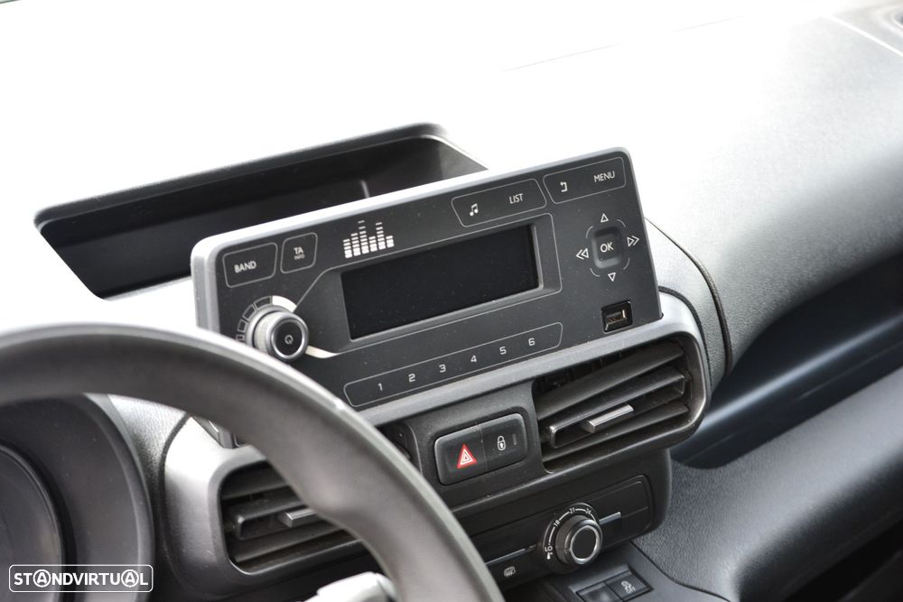 Toyota Proace City 1.5D L1 Comfort com Proteção Interior - 12