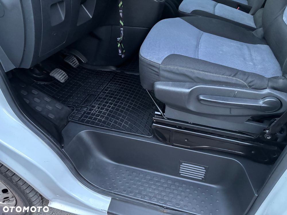 Opel Vivaro - 11