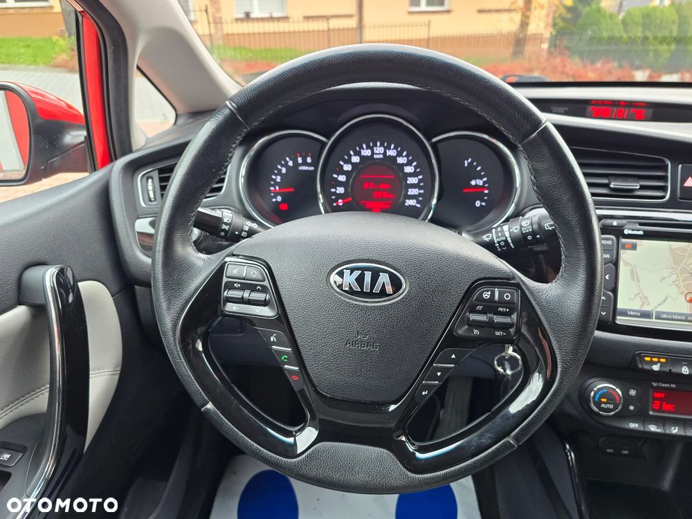 Kia Ceed 1.6 CRDi 128 Dream Team Edition - 24