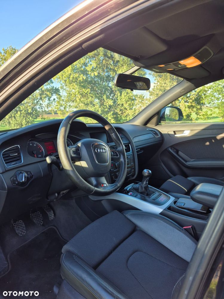 Audi A4 Limousine - 14