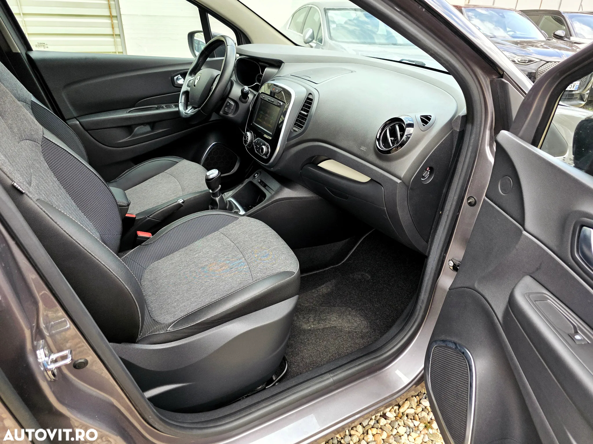 Renault Captur TCe 130 GPF INTENS - 14