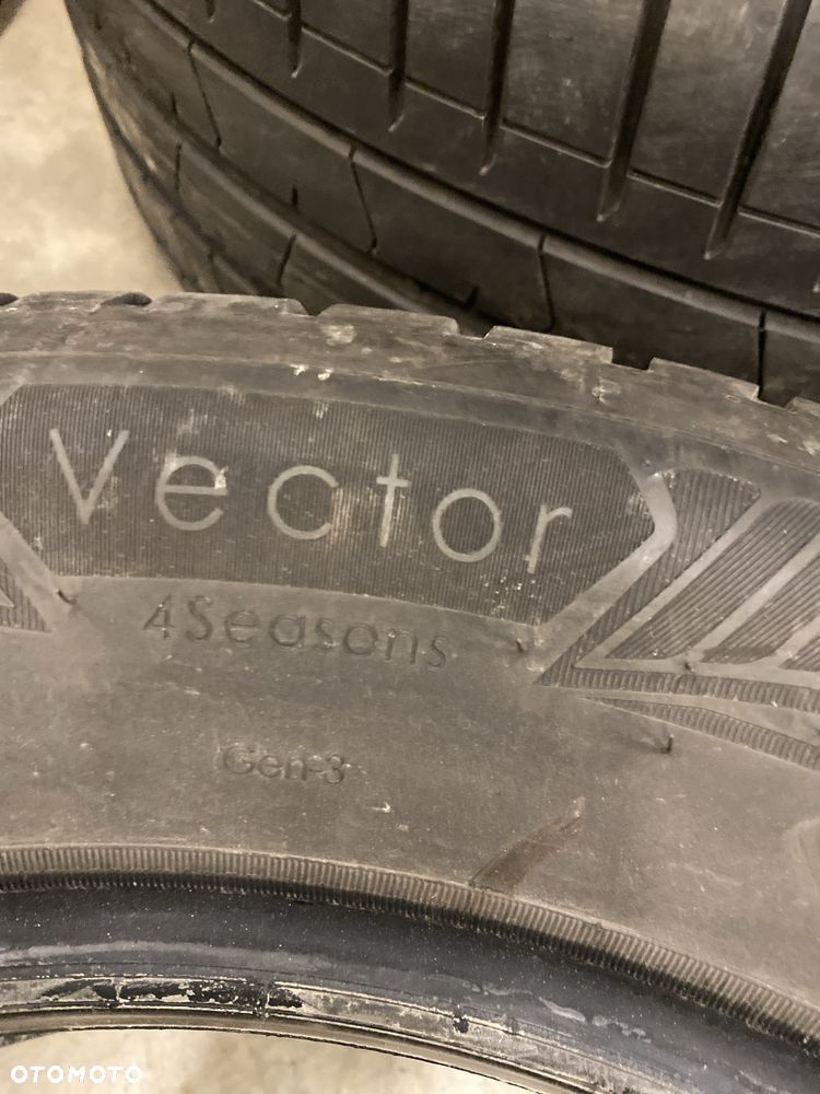 2x 215/60 r17 Goodyear vector 4seasons dot 4222 - 4