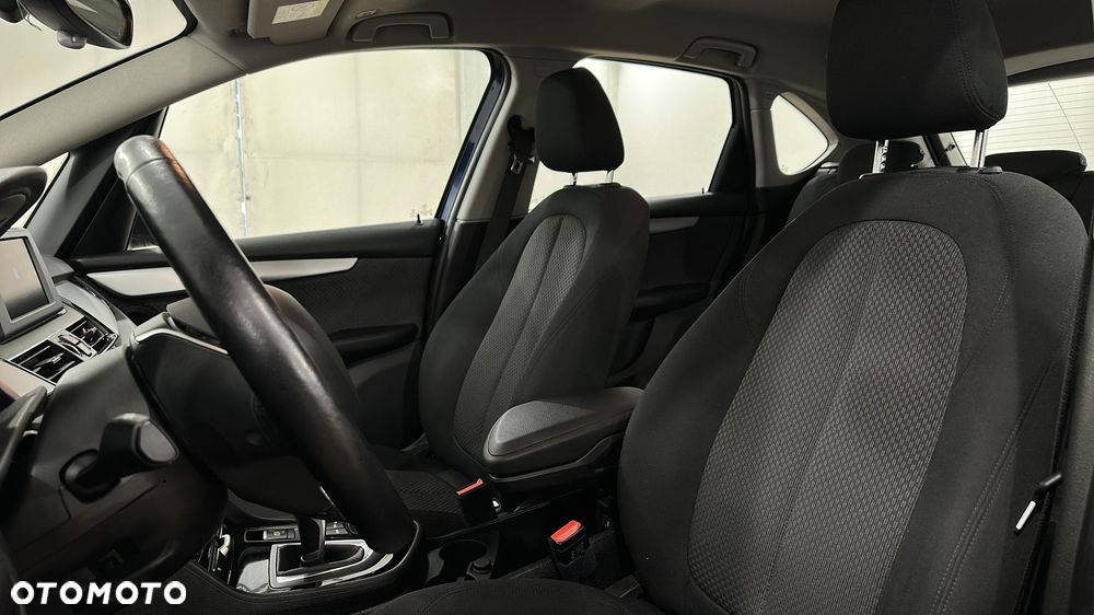 BMW Seria 2 218d - 11