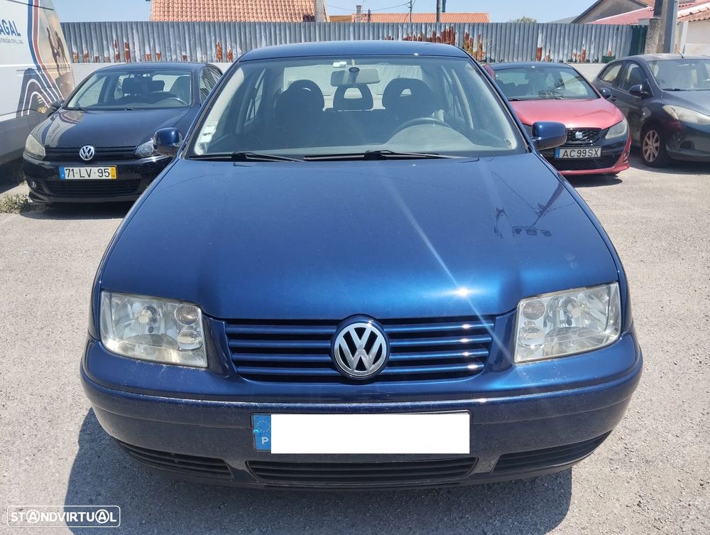 VW Bora 1.9 TDi Confortline - 1