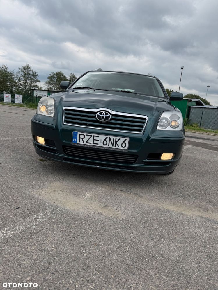 Toyota Avensis - 2