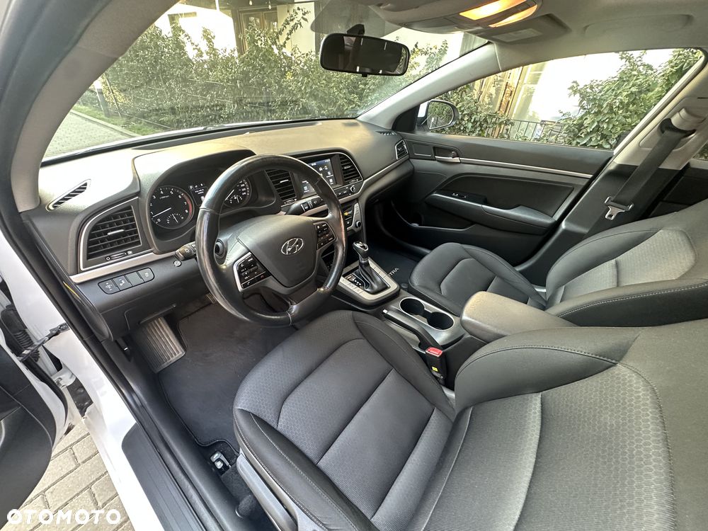 Hyundai Elantra - 14