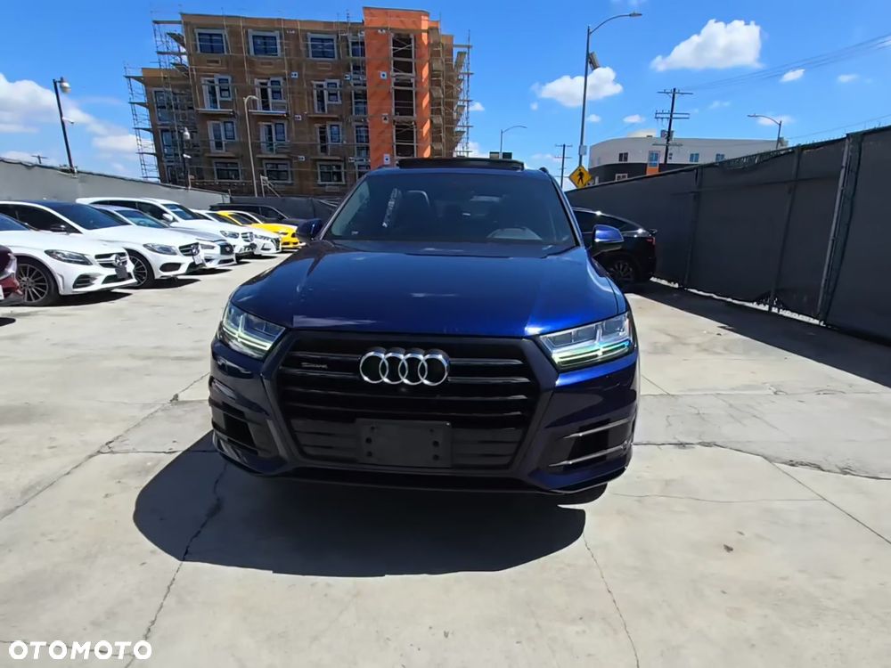 Audi Q7 - 1