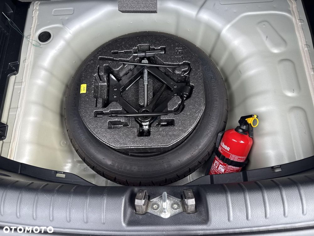 Kia Rio 1.4 L - 23