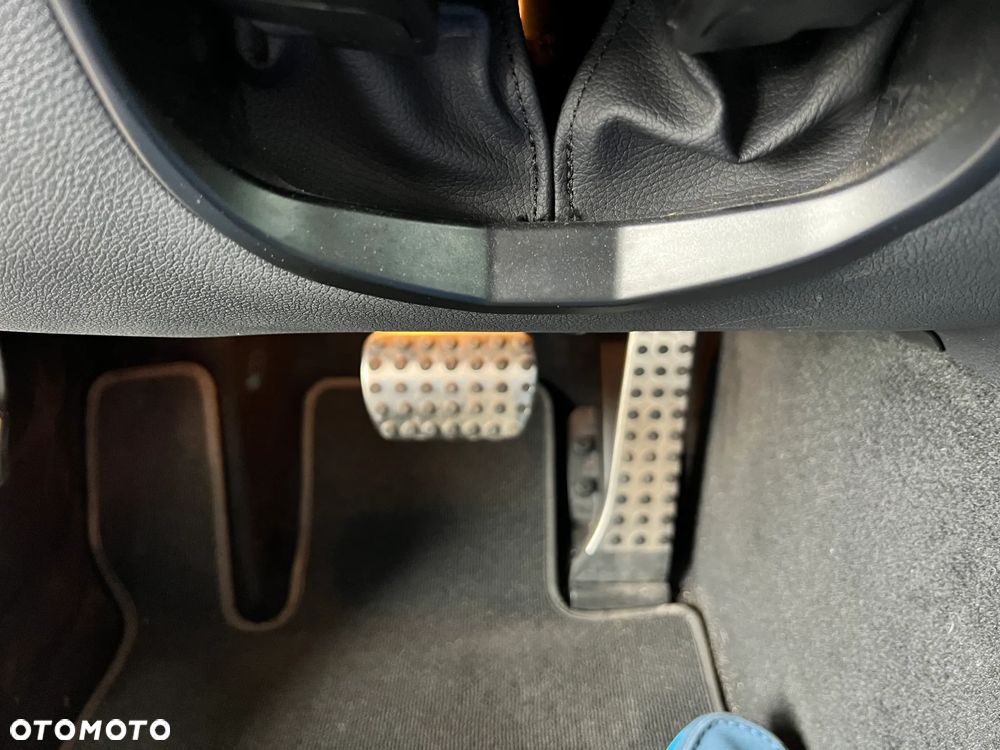 Mercedes-Benz Klasa C 250 CGI BlueEff Avantgarde - 17