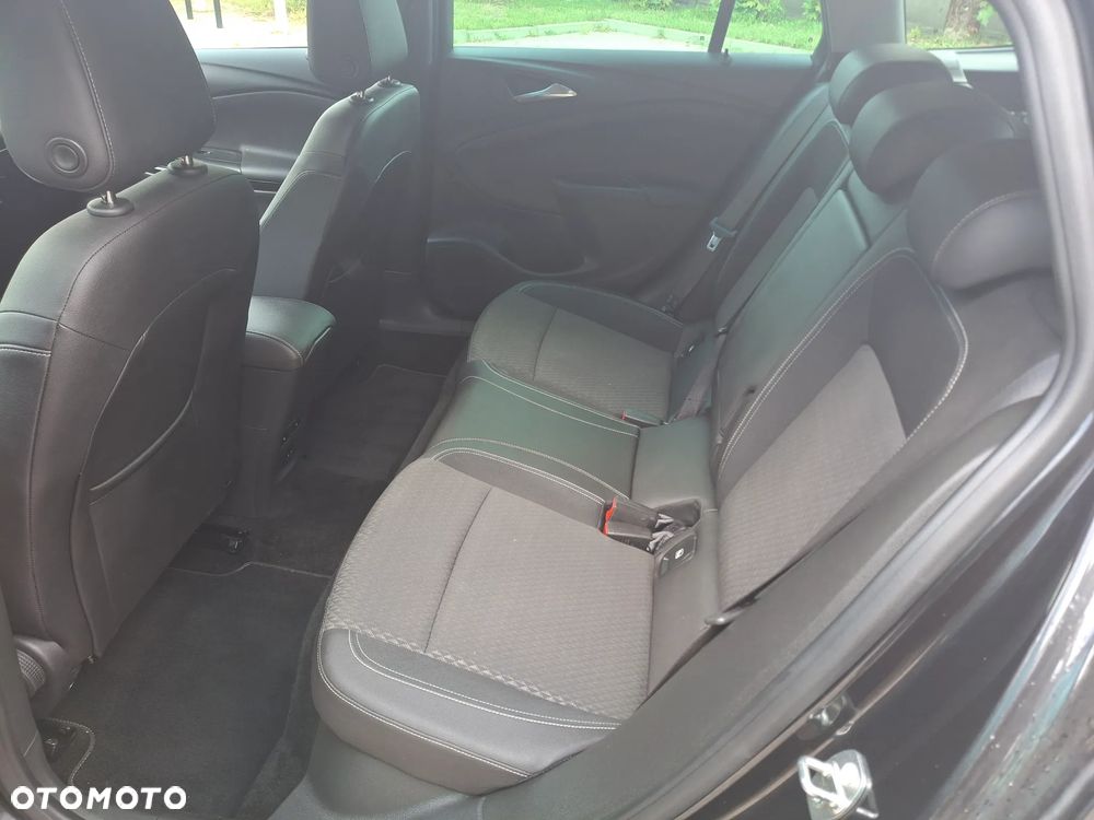 Opel Astra 1.6 Turbo Start/Stop Dynamic - 19