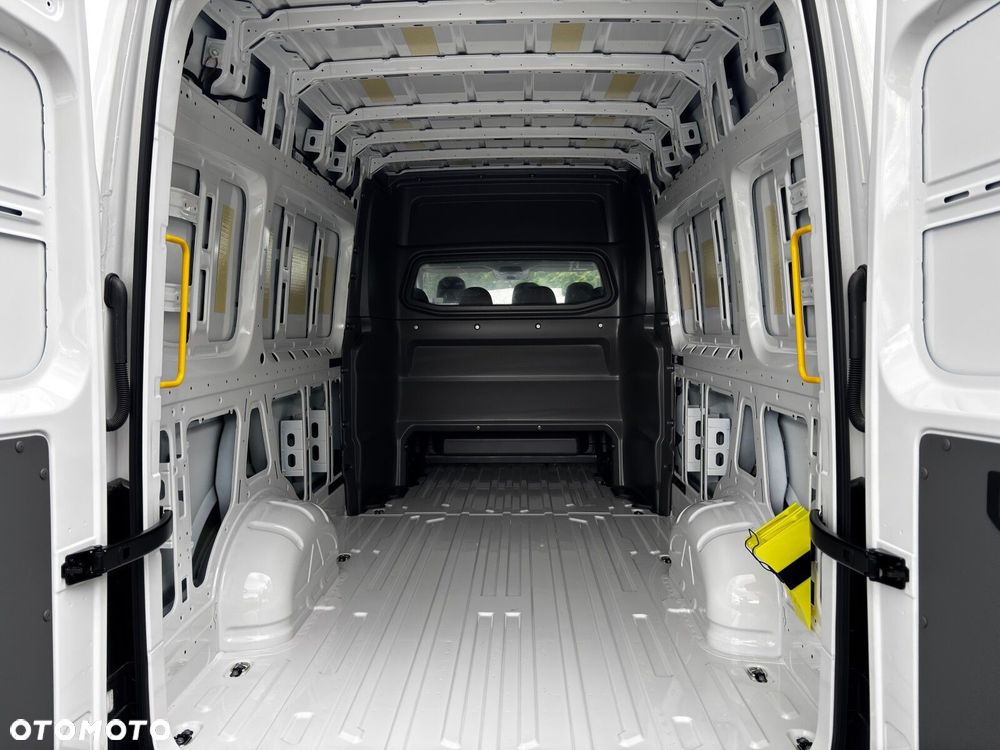 Volkswagen Crafter 2.0 TDI 140 KM L4H3 6-manual 7m - 12