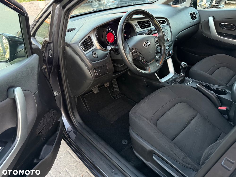 Kia Ceed - 11