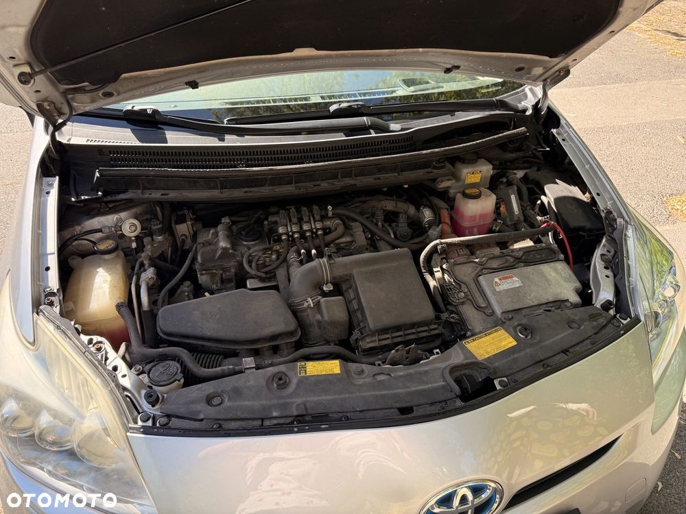 Toyota Prius 1.8 HSD Prestige - 10