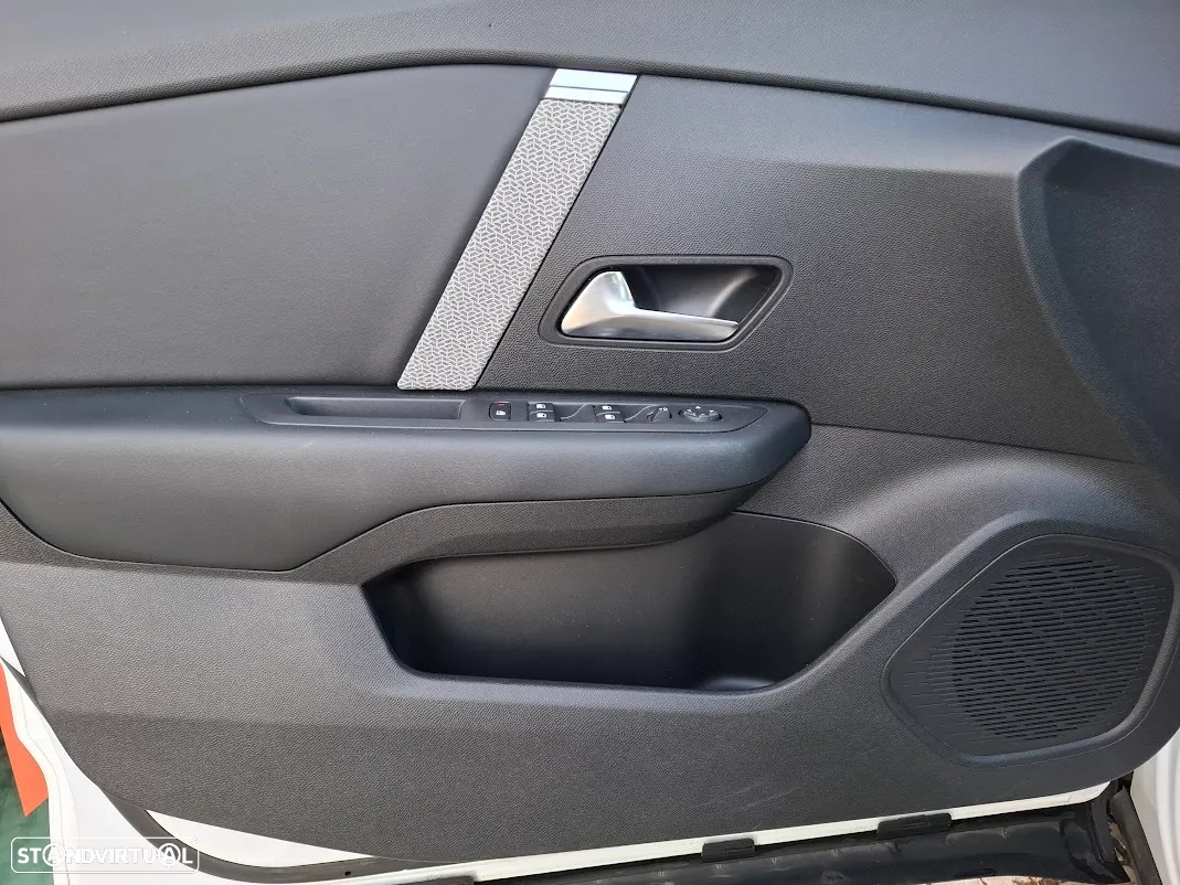 Citroën C4 PureTech 130 Stop&Start EAT8 SHINE - 12