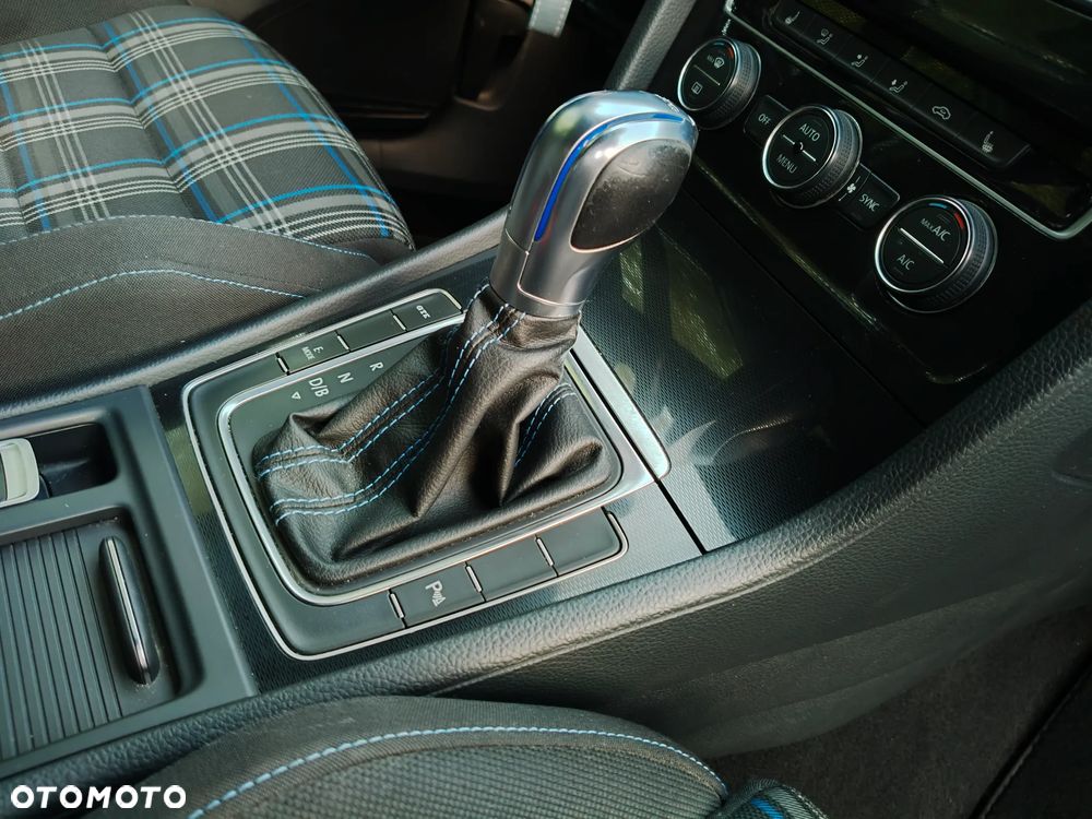 Volkswagen Golf - 31